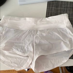 white lulu lemon 2.5 shorts